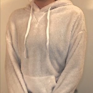 WHITE FURRY SWEATSHIRT WITH HOOD AND POCKET